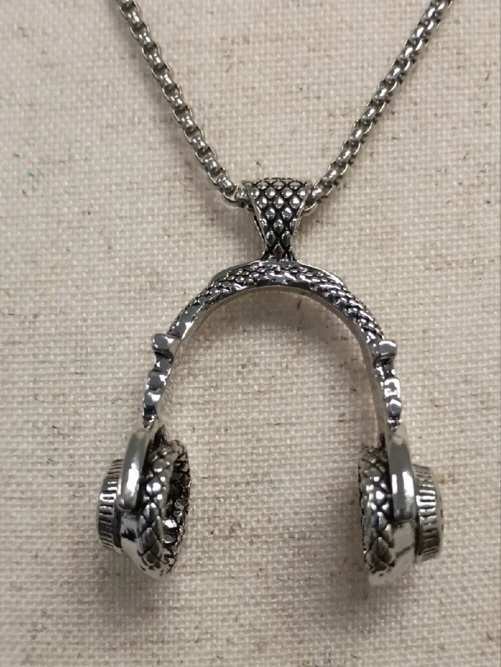 Silver Tone Headphones Pendant Necklace Stainless Steel Music Lover Unisex 23